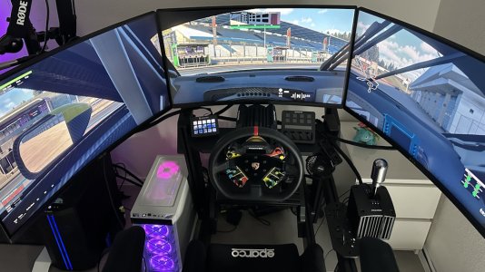 Rennsport-Triple-Screens-Nvidia-Surround-Projection-Correction-100.jpg Rennsport-Triple-Screens-Nvidia-Surround-Projection-Correction-100.jpg