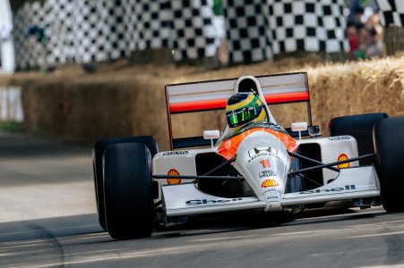 Bruno Senna impulsa el McLaren MP4-6 en el Festival de Velocidad de 2024. Ph. Por Jayson Fong..jpg